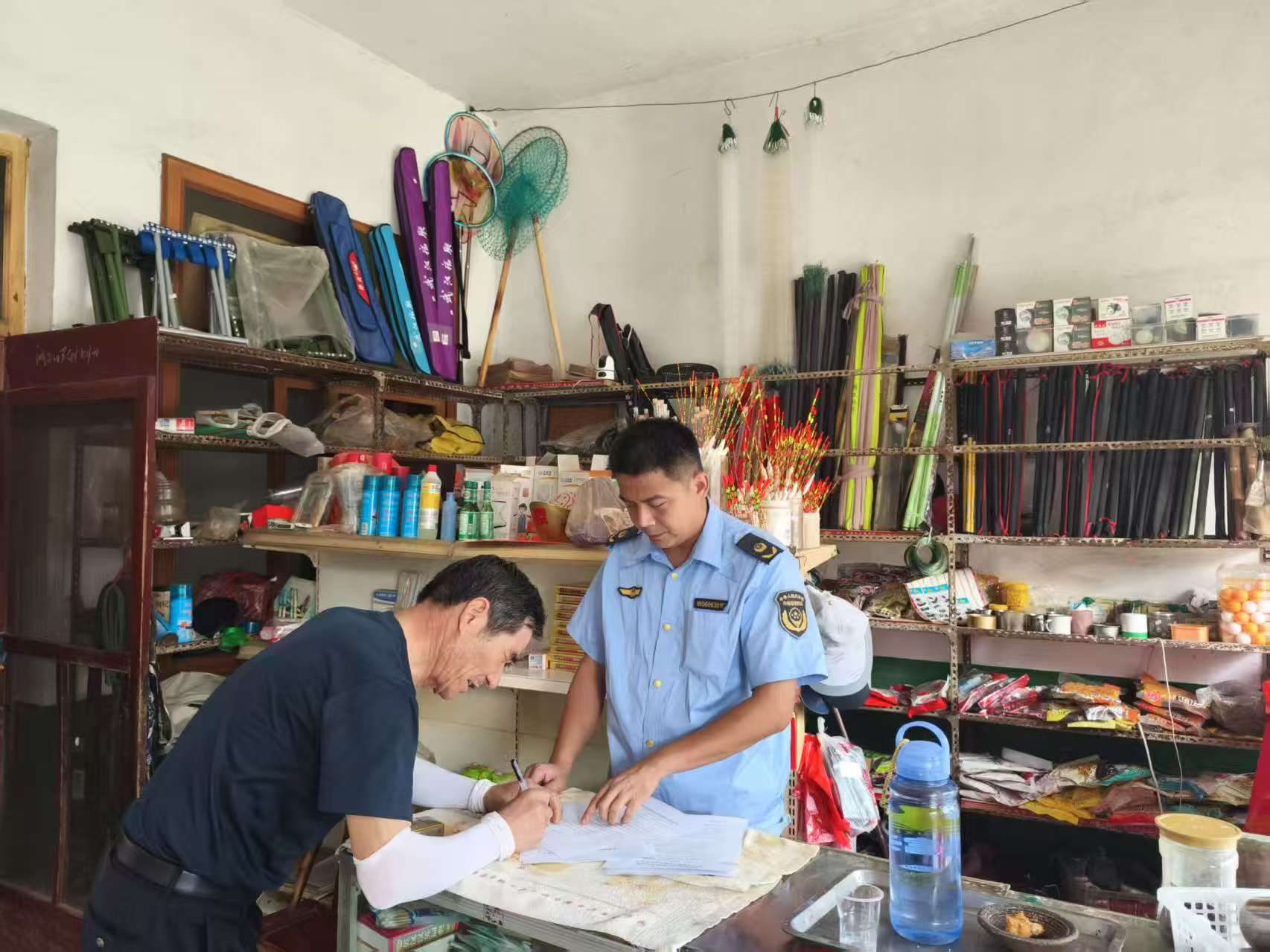 白塘镇联合屈子祠市场监督管理所开展禁渔执法专项行动