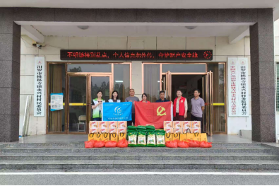桂香伴暖意！桃林寺镇联合爱心企业开展慰问活动