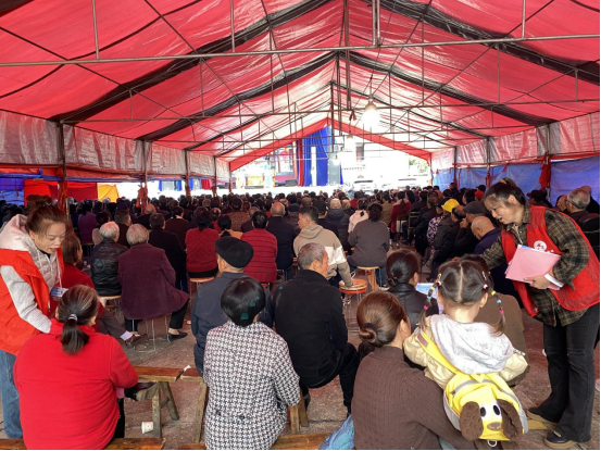 高塘社区：花鼓戏里庆重阳 便民服务暖人心