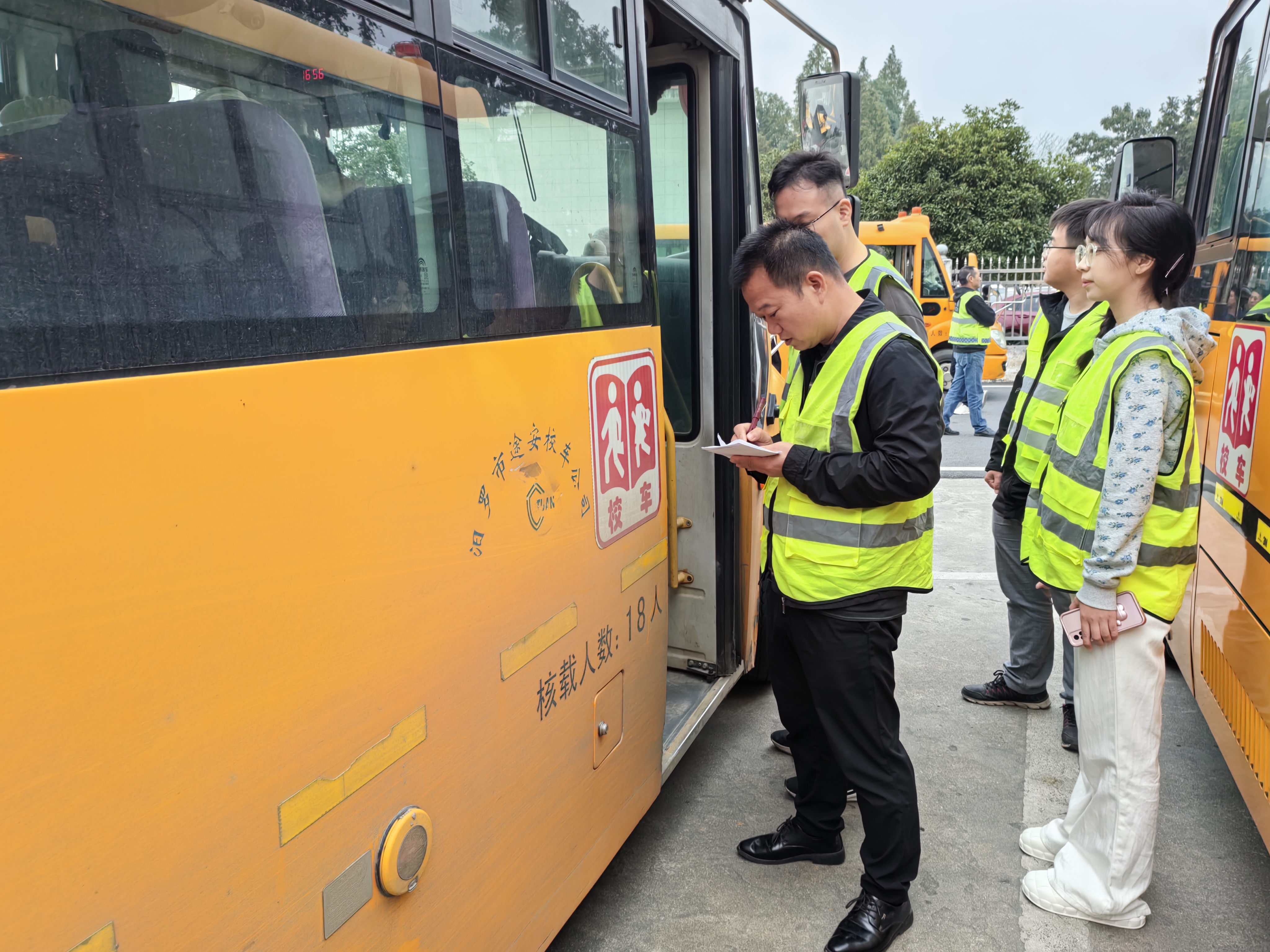 神鼎山镇开展校车安全专项检查