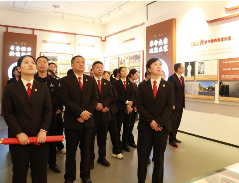 汨罗法院开展“传承红色家风 筑牢廉洁防线”主题党日活动