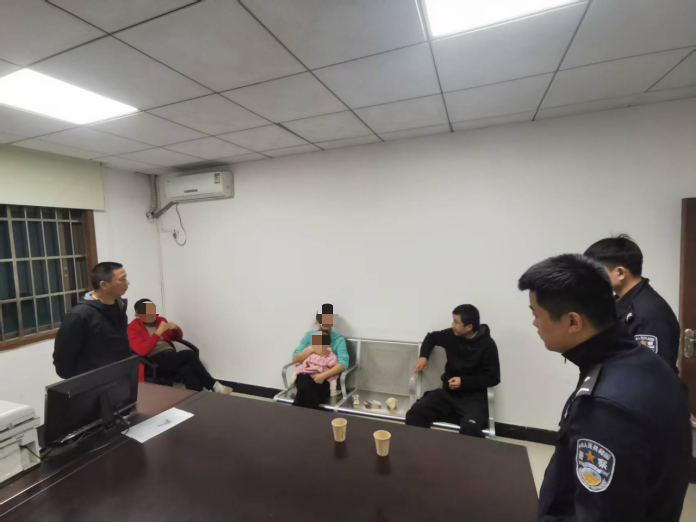 刚柔并济，汨罗法院法警巧解突发事件