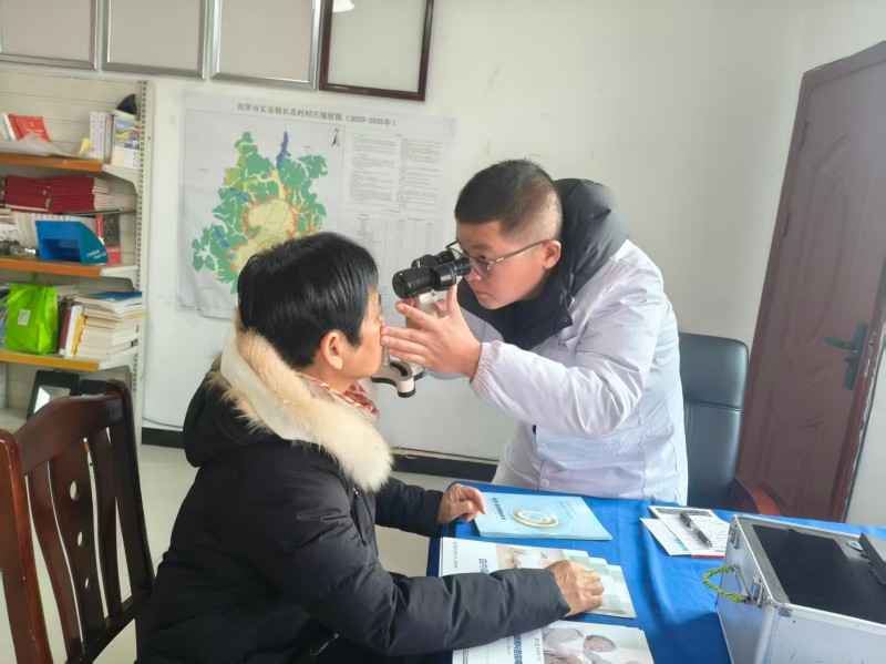 长乐镇开展公益眼健康活动， 为困难老人点亮“视”界