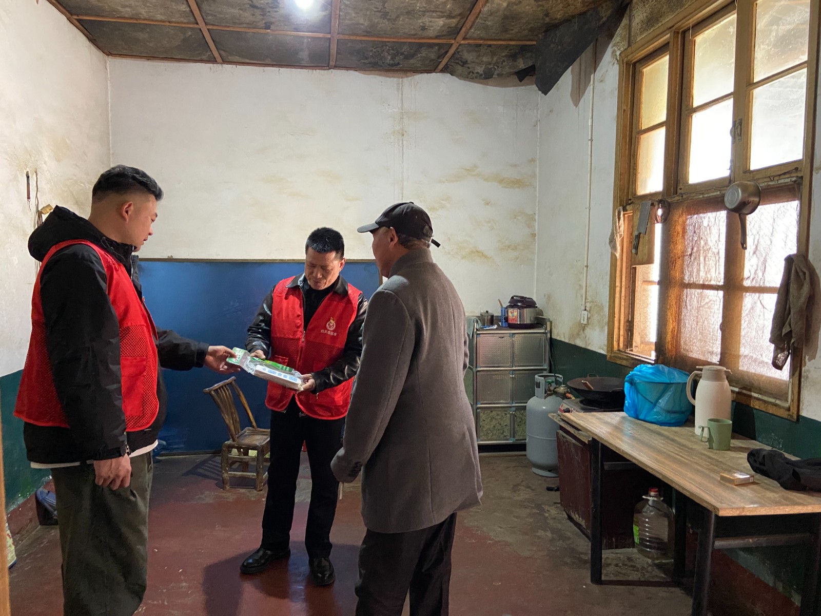 汨新社区：守护特殊群体用气用电安全