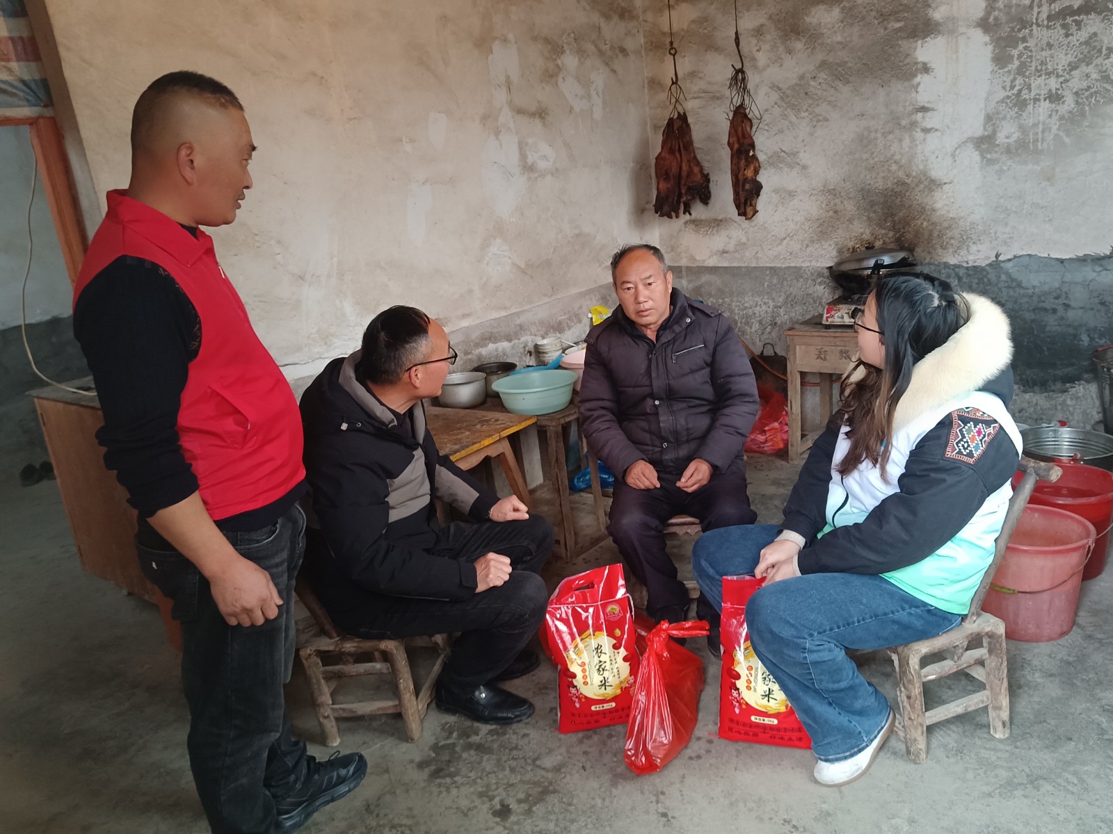 罗江镇：“情暖寒冬” 暖了老人心