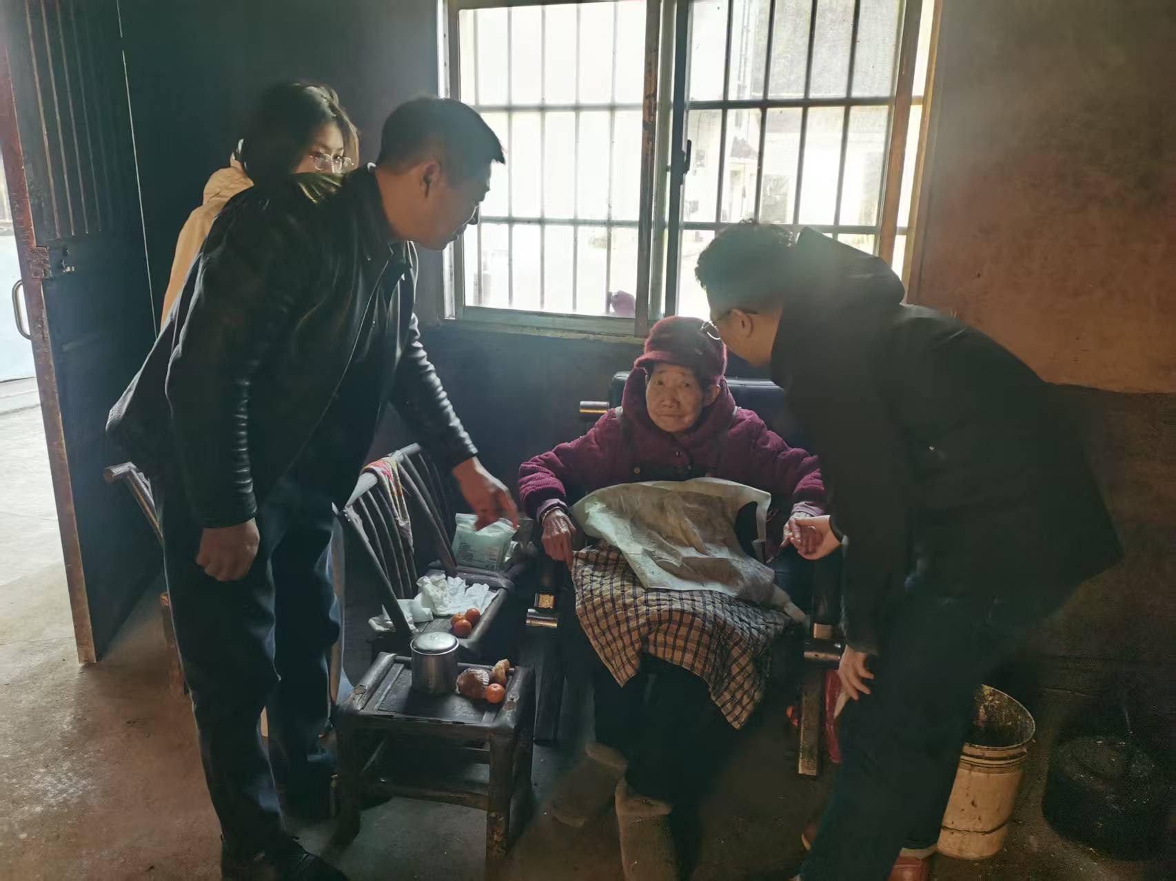 爱心企业走访慰问三江镇困难家庭