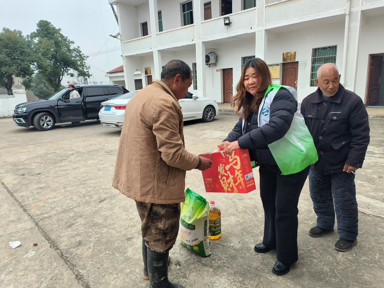 白水镇：为25位特困老人送上暖心关爱