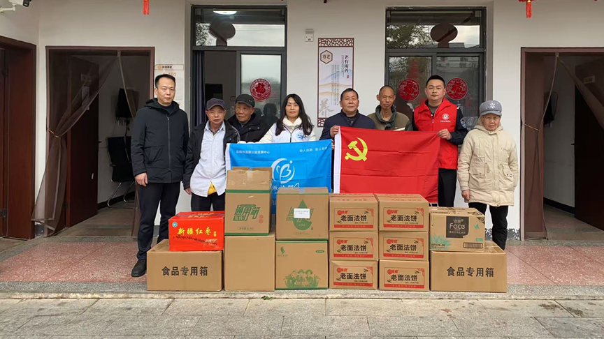 神鼎山镇把新春关爱送到市福利院老人身边