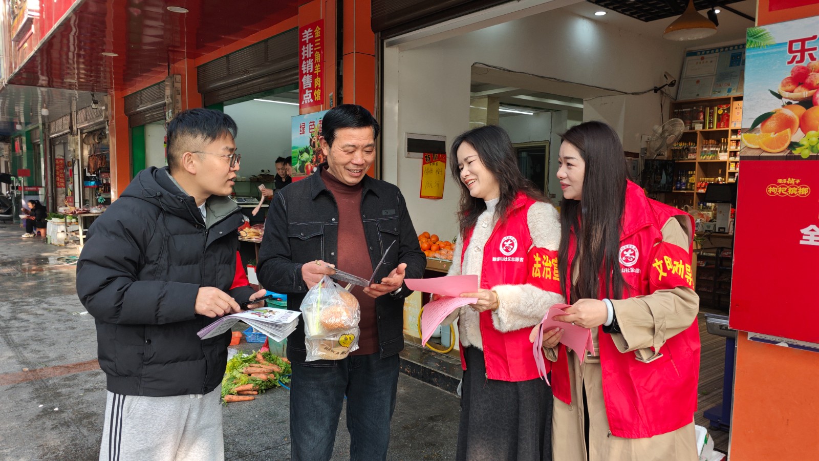 仿真毒品摆进招聘会，汨罗镇禁毒宣传“零距离”