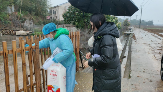 冒雨上门，汨罗“纾扶家”为老人送“帮手”