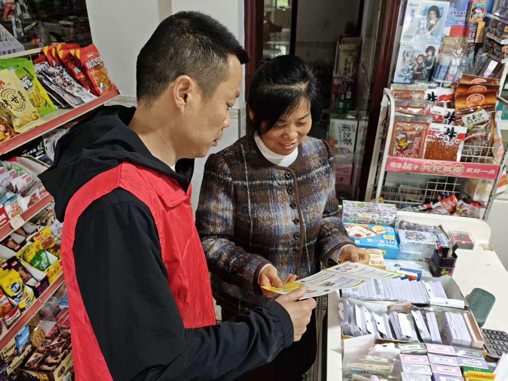 汨罗镇：宣传阵地搬进村头巷尾 禁毒知识送到群众身边
