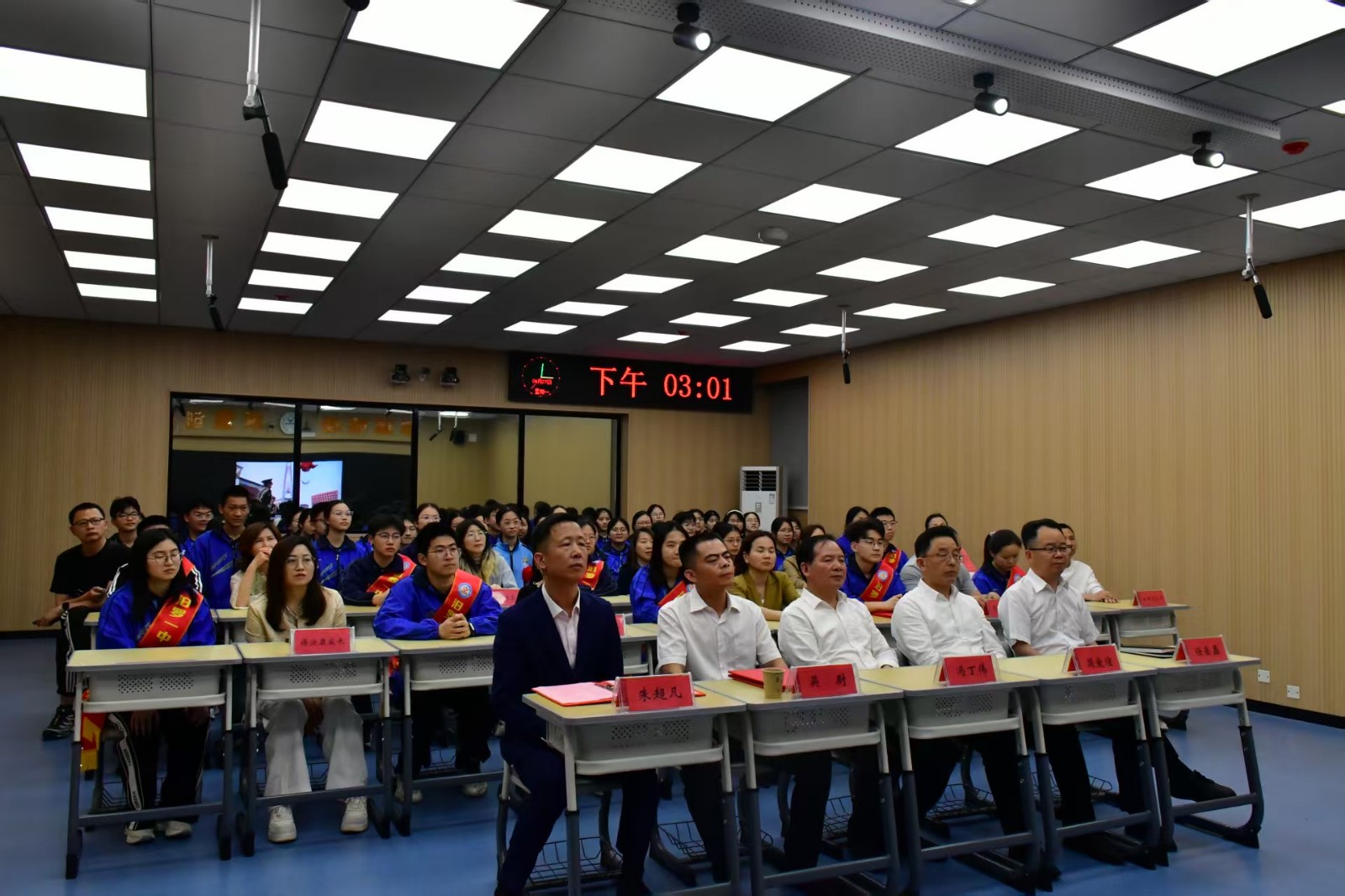 “榜样的力量是一束光” ！汨罗一中举行“十佳百优”学生表彰大会