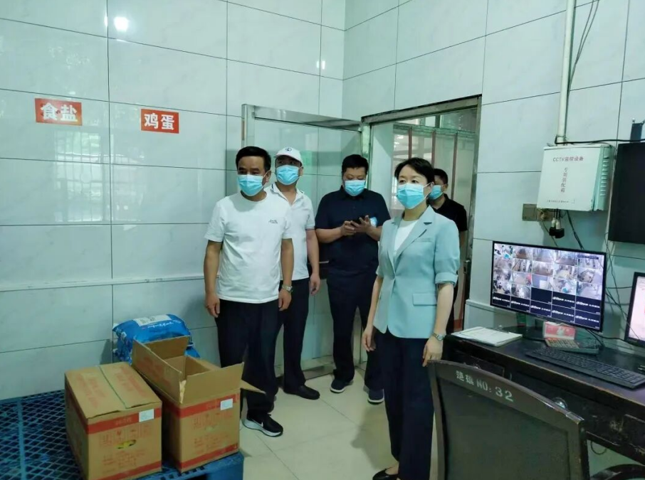 李芬到楚雄中学开展校园食品安全专项检查