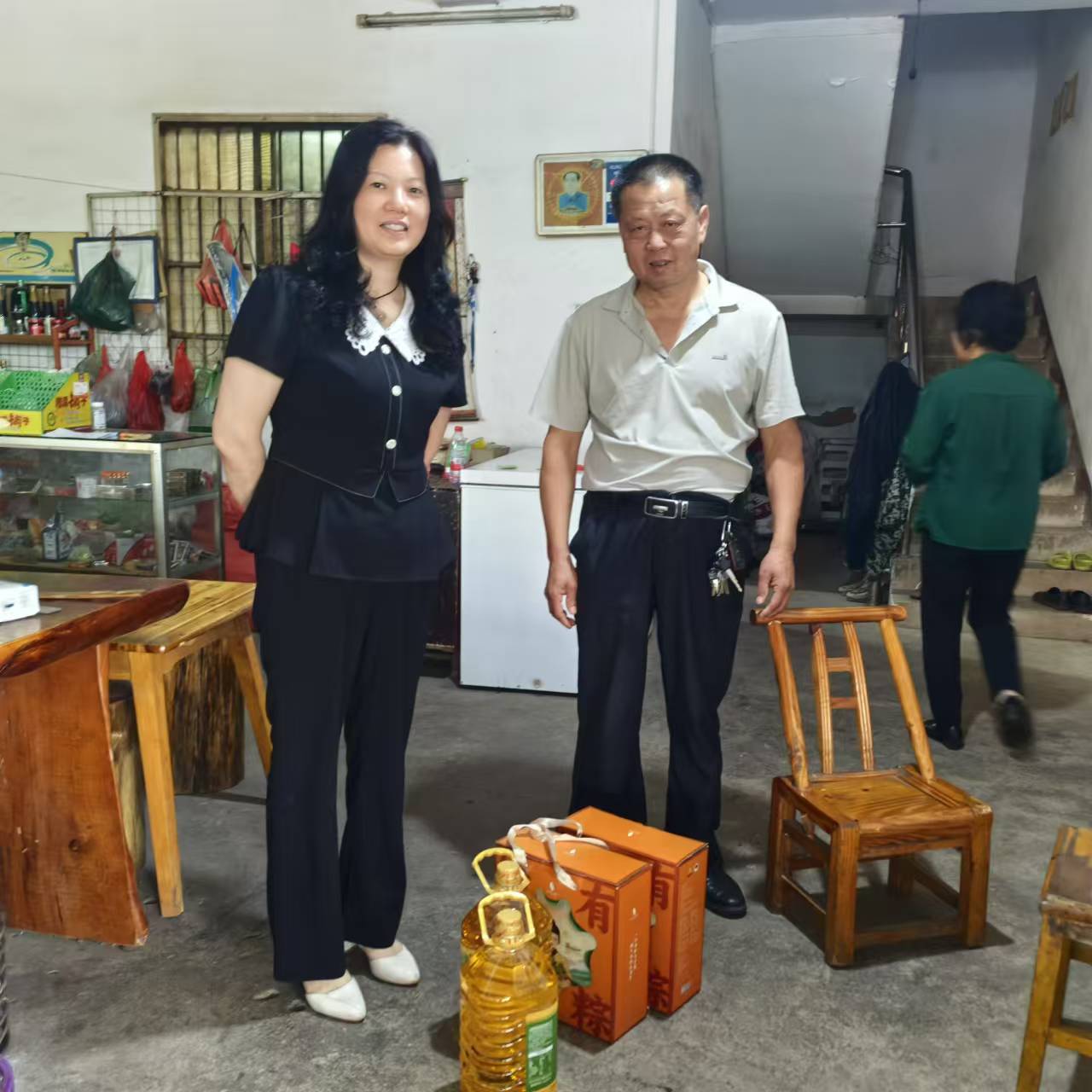 神鼎山镇端午前夕“敲门”送出90余份心意