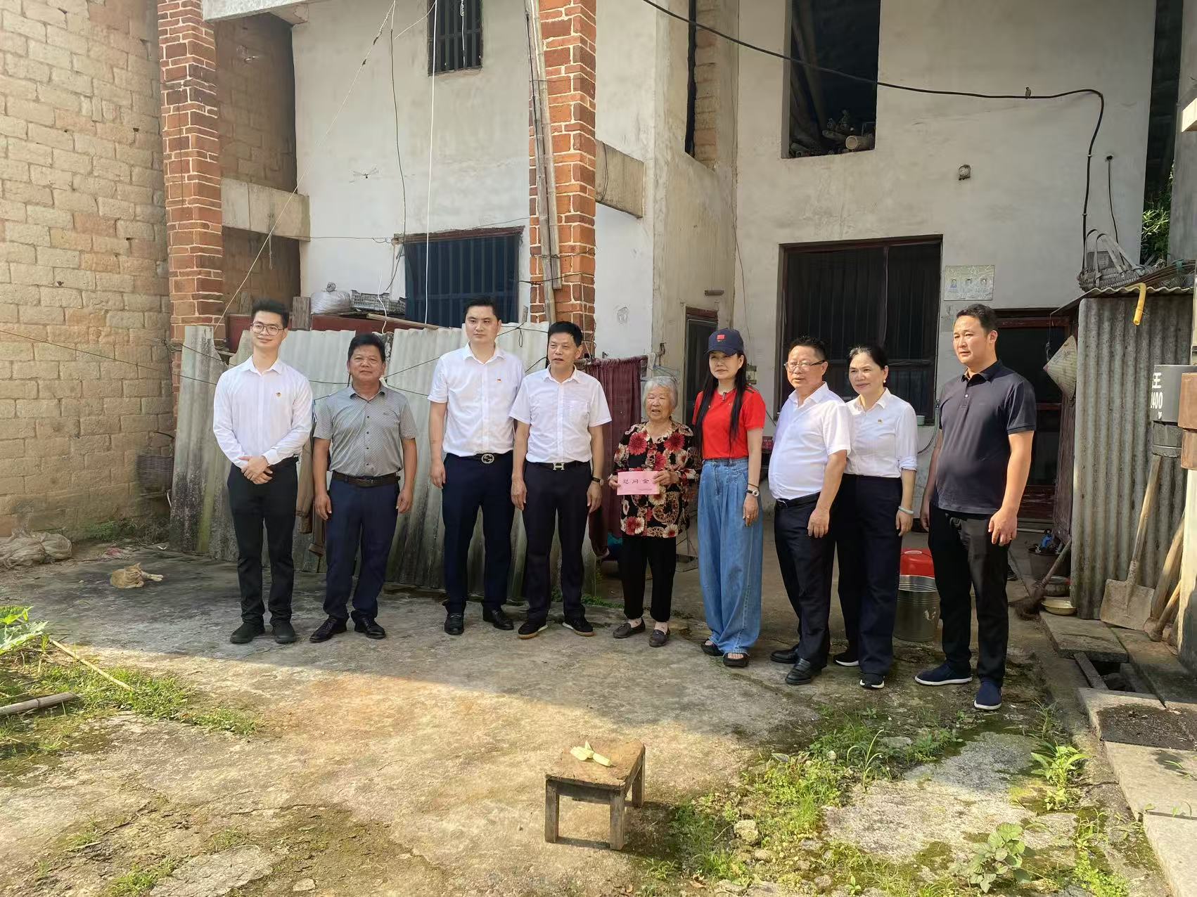 驻村更“助村”！汨罗川山村144户困难群众收到端午“暖心礼”