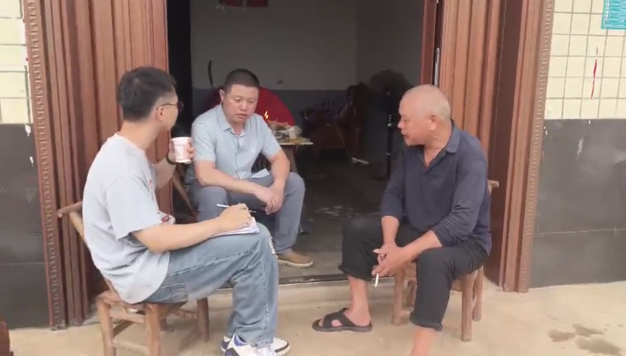 弼时镇序贤村两户家庭丧事简办，践行厚养薄葬新风