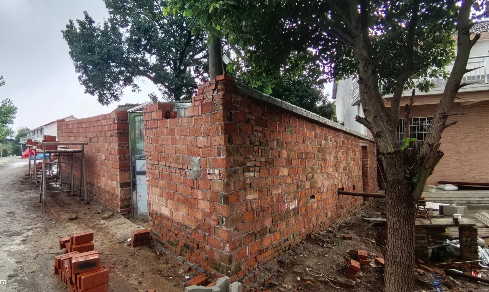 古培镇依法拆除一处私建围墙