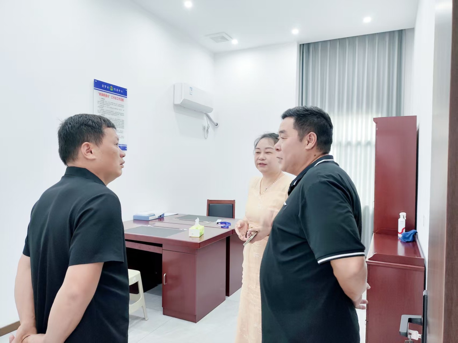 李亚江调研市综治中心规范化建设工作