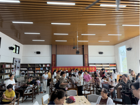 弼时镇序贤书屋变身“技能课堂”， 免费家政培训助村民就近就业