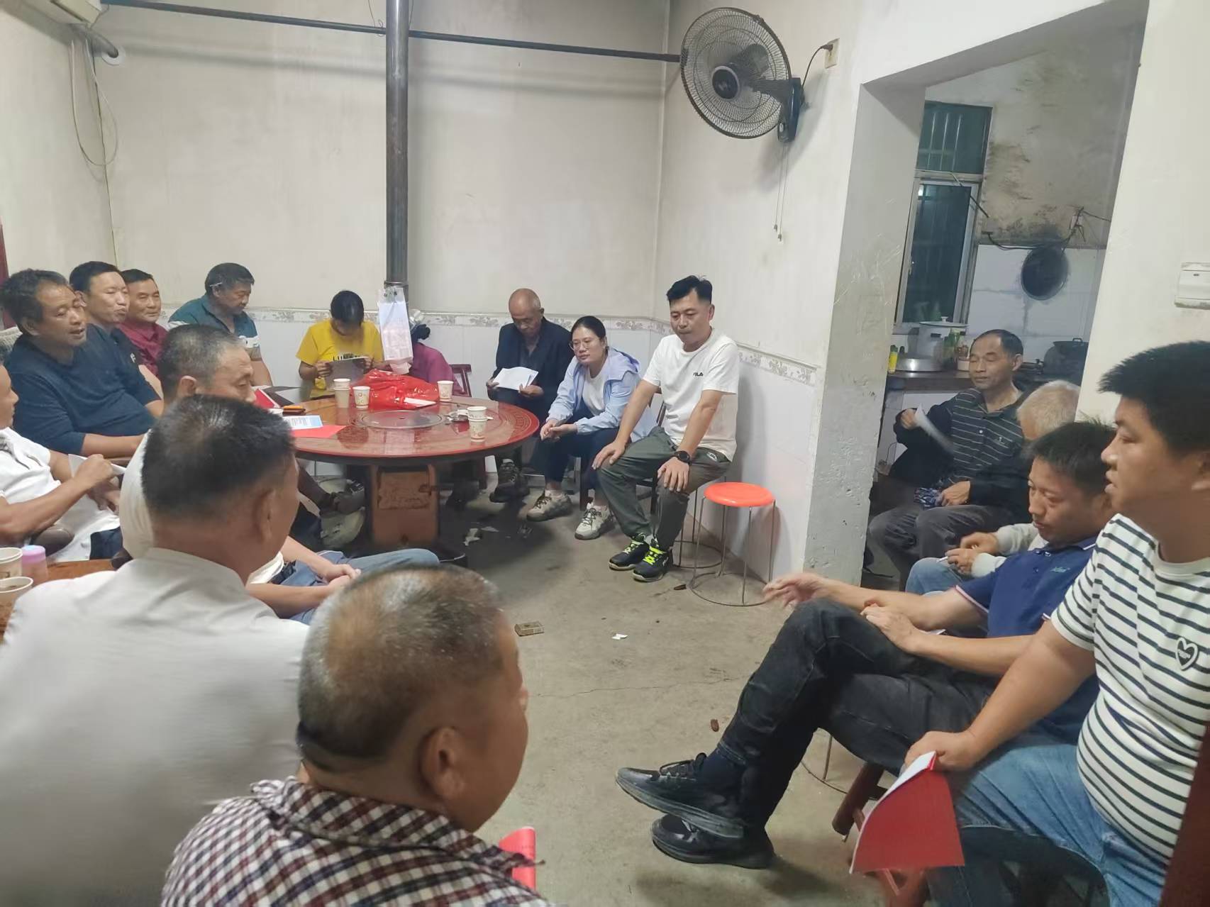 川山坪镇：屋场会上听民声，专项行动解民忧