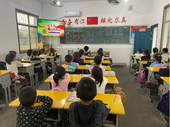 弼时镇弼时小学开展禁毒宣传教育