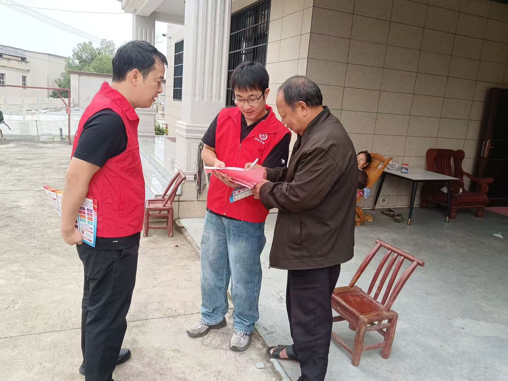 白水镇：“五个一”举措织密秸秆禁烧“防护网”