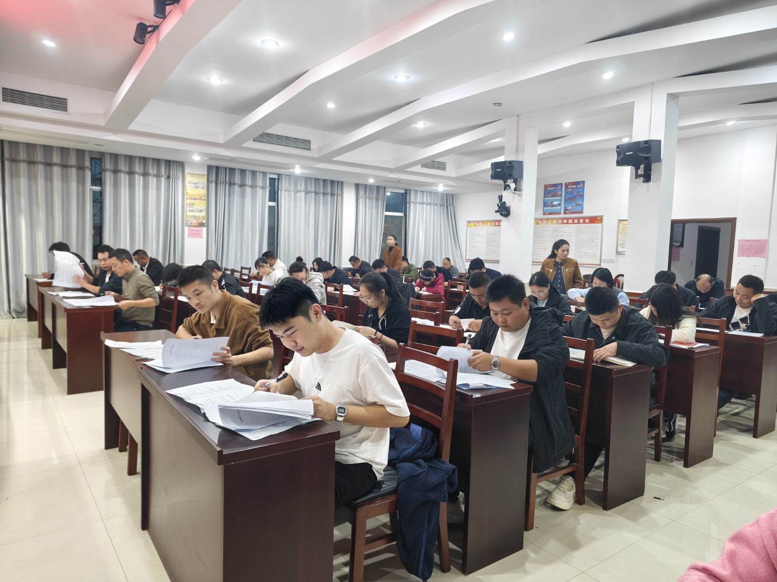 白水镇：年轻干部“赶考”廉政知识，以考促学筑牢廉洁防线